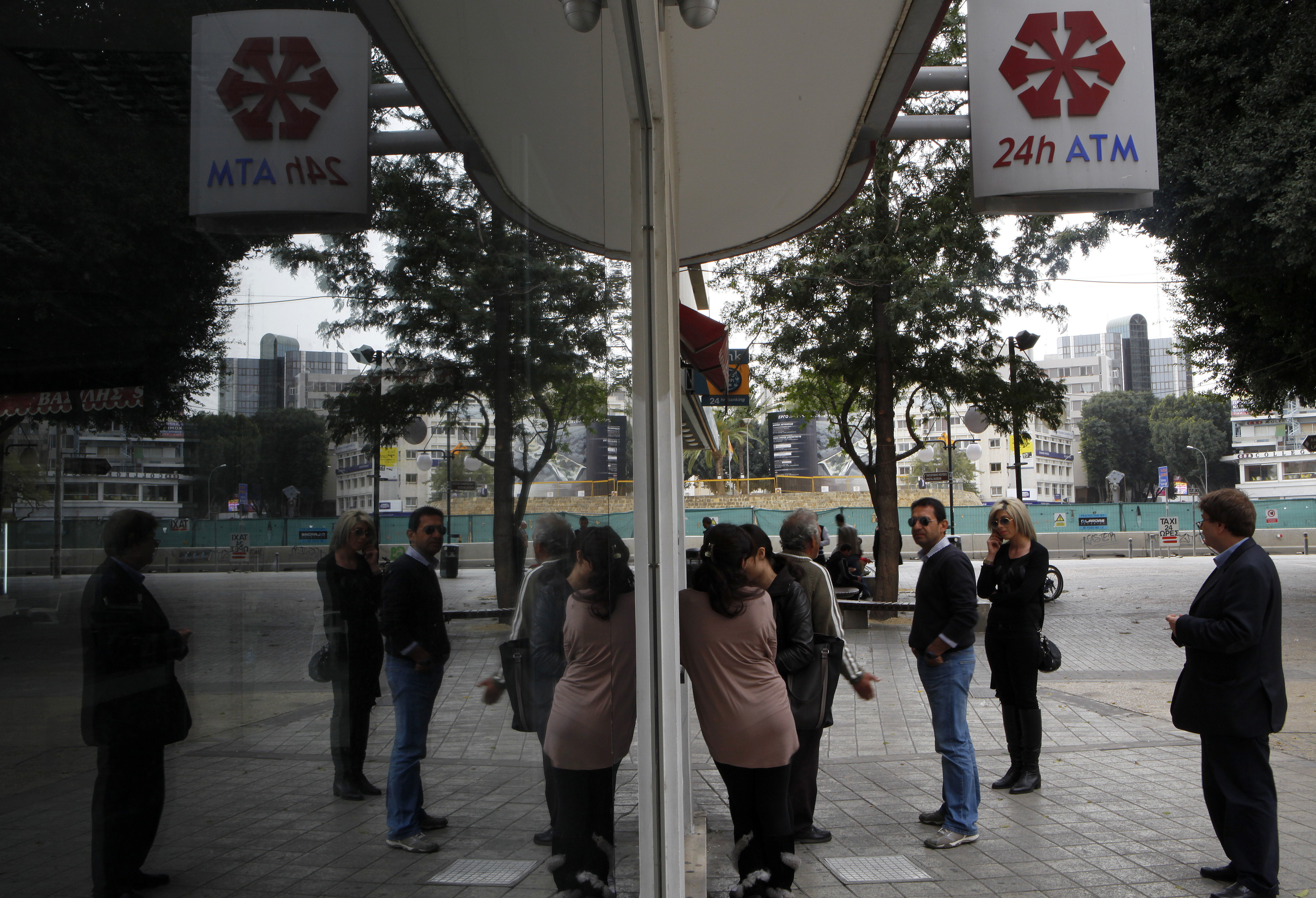 Πρωτοφανείς περιορισμοί στην κίνηση των κεφαλαίων στην Κύπρο